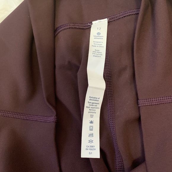 * SOLD * Lululemon Wunder Under Leggings - Picture 5 of 6